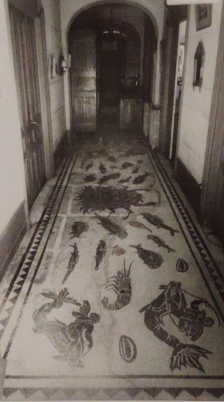 Vienne - Photo de la mosaïque du Dieu Océan dans le couloir de la maison de M. Jouffray