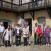 Les membres des Amis de Rome sous les balcons d'Hector