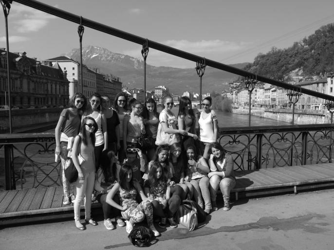 Petite photo de groupe sur la passerelle Saint-Laurent