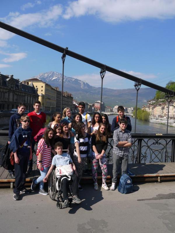 Petite photo de groupe sur la passerelle Saint-Laurent