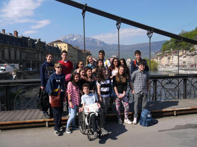 Petite photo de groupe sur la passerelle Saint-Laurent